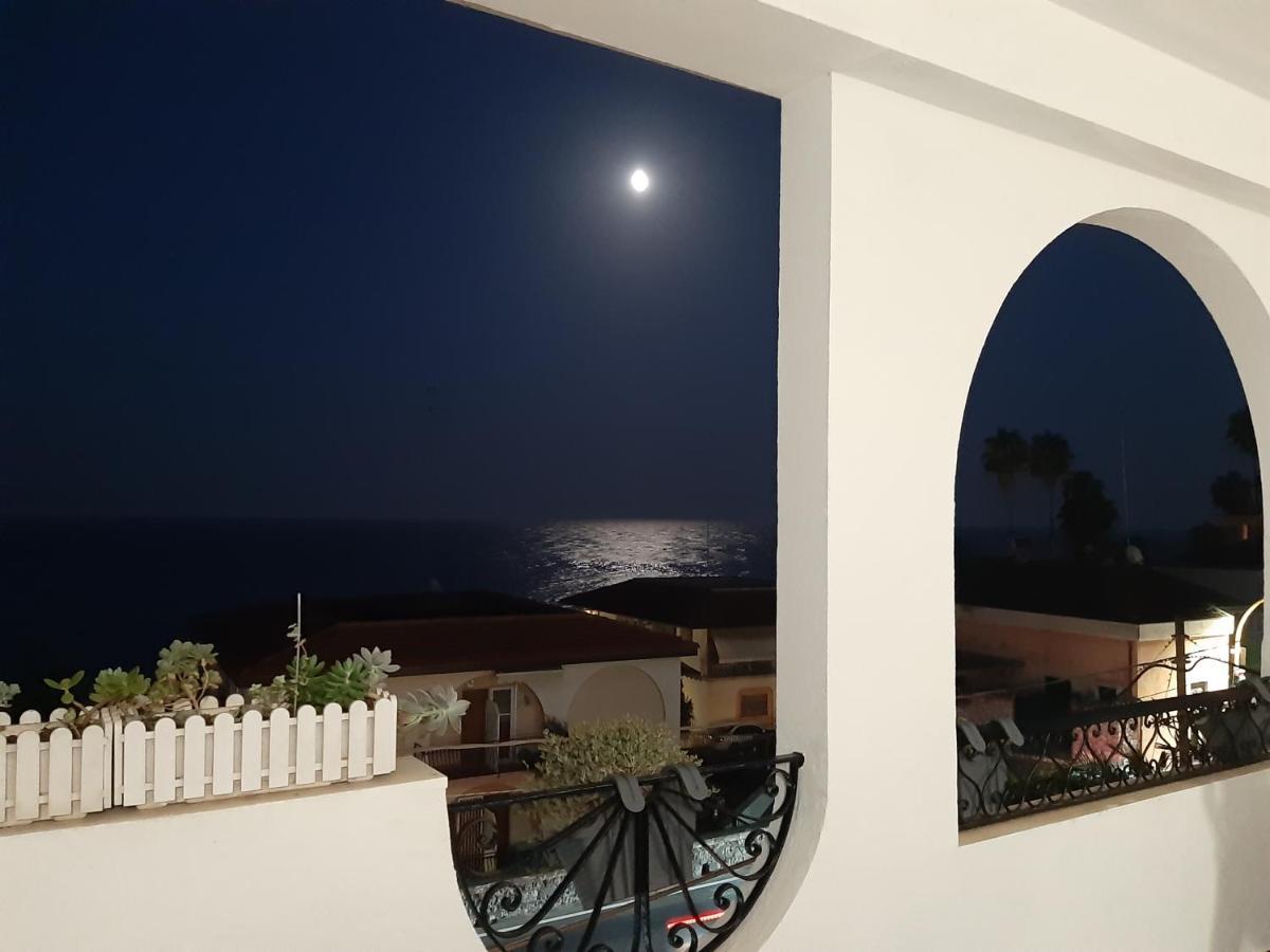 B&B Sea Terrace Ачи Кастело Екстериор снимка