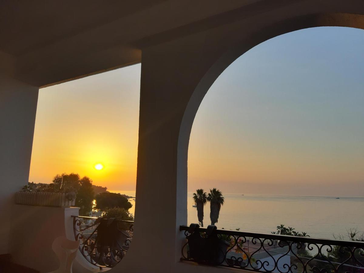 B&B Sea Terrace Ачи Кастело Екстериор снимка