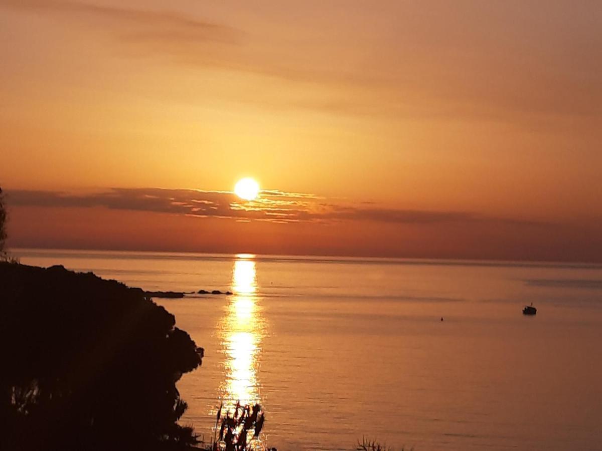 B&B Sea Terrace Ачи Кастело Екстериор снимка