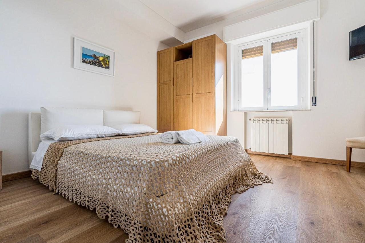 B&B Sea Terrace Ачи Кастело Екстериор снимка